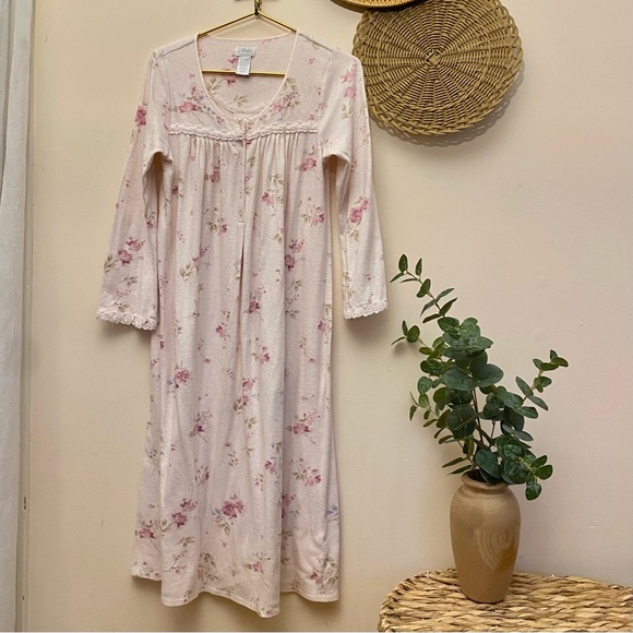 Arielle's Delicate Nightgown main image 1